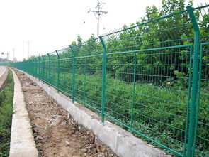 高速公路隔離柵報價、廠家選擇及路橋附屬工程建筑勞務分包指南